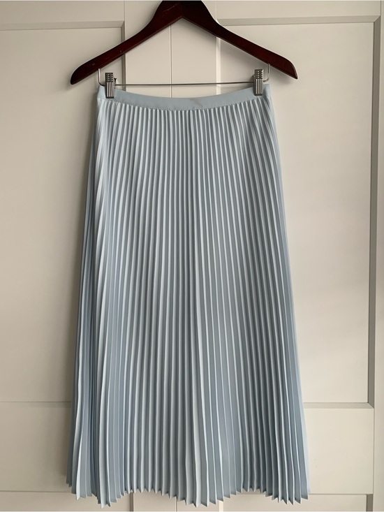 Babaton Dresses & Skirts - Babaton Jude Pleated Midi Skirt in Light blue size M
